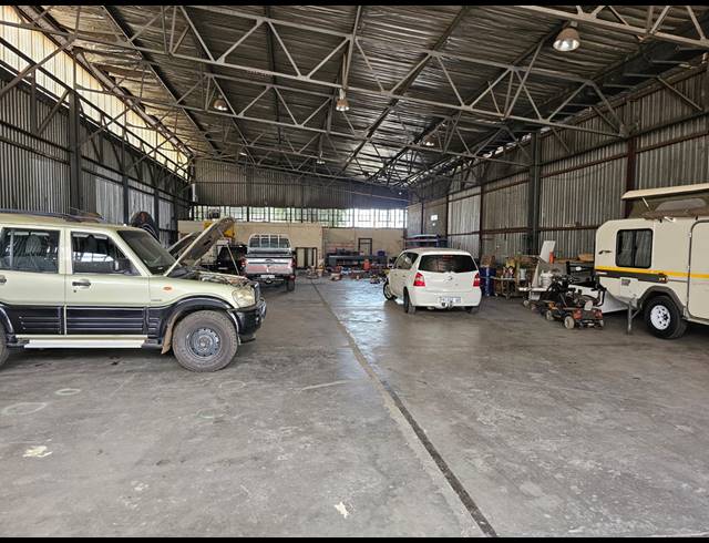 650M² FACTORY TO LET IN ROODEKOP
